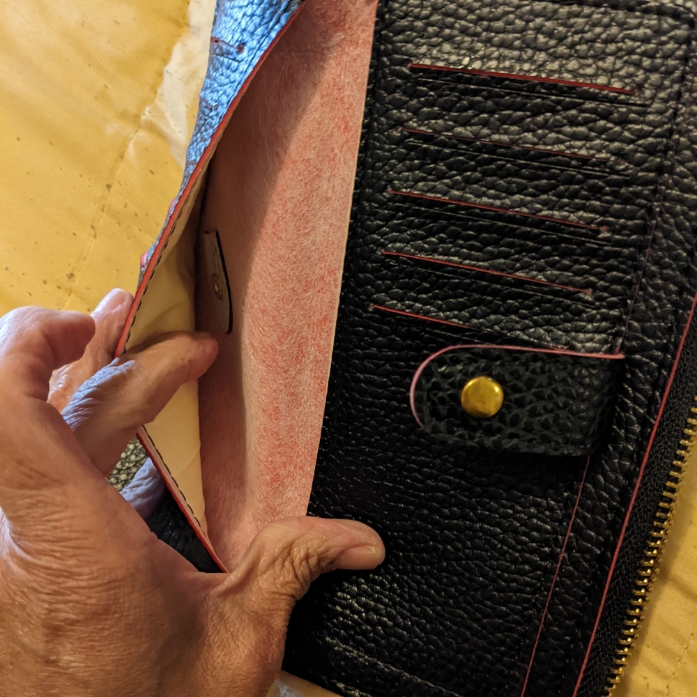 Wallet - Picture 2 of 4